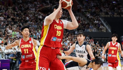 静雨：张子宇是游戏建模BUG直接穿越到现实 她在女篮中是天神下凡