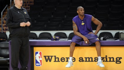 吉姆-杰克逊：06科比不满教练放任帕克乱打  所以不出手抗议🤔