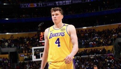 一天三练就这效果？湖媒吐槽克内克特三分6中0的糟糕表现